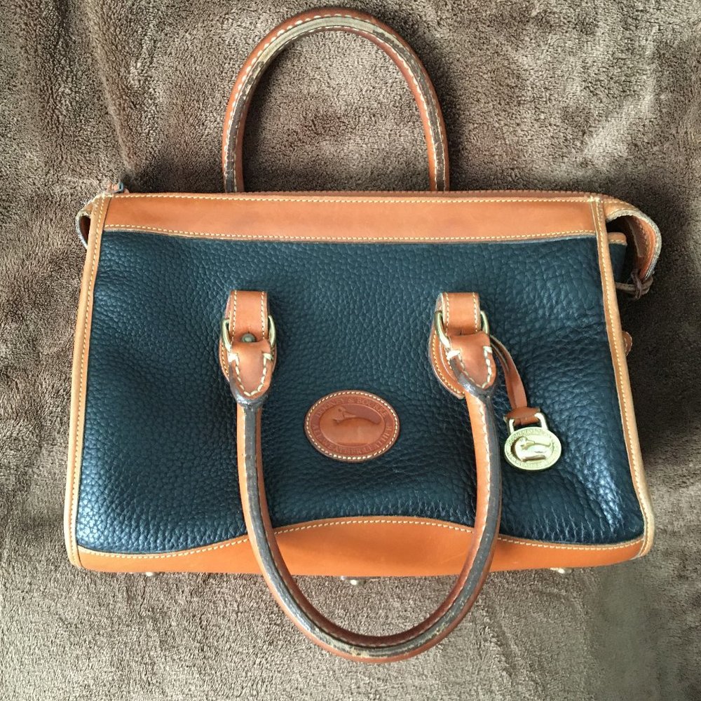 🎉Host Pick 🎉Vintage Dooney & Bourke Lg Black/Tan Satchel - Picture 2 of 12
